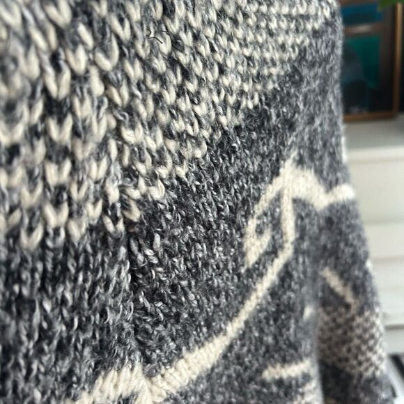 Steve Madden Gray and Cream Poncho One Size - Picture 12 of 16